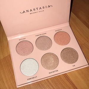 Nicole Guerriero & ABH highlighting palette.